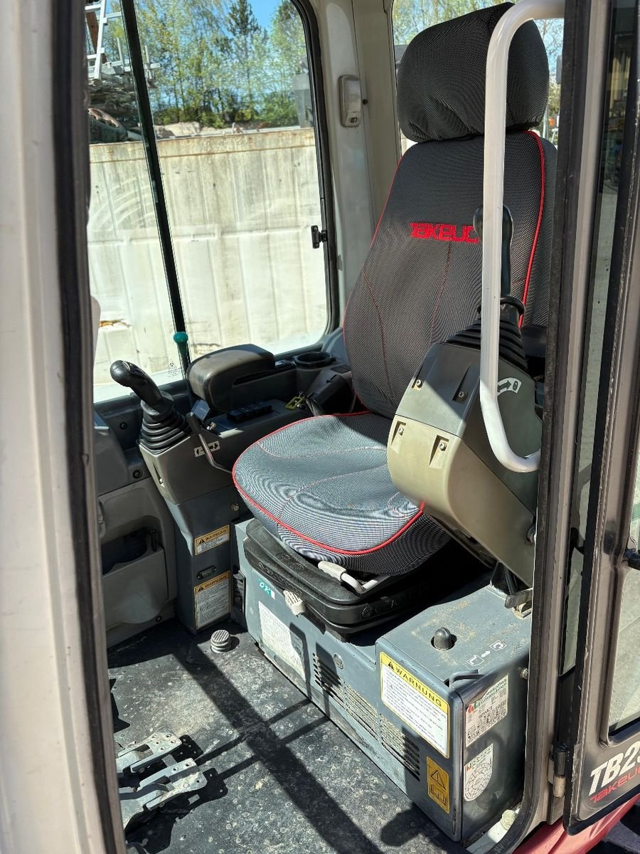 Minibagger van het type Takeuchi TB250, Gebrauchtmaschine in Gabersdorf (Foto 18)