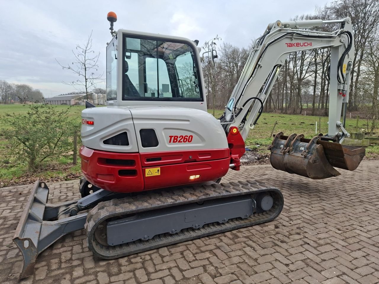 Minibagger от тип Takeuchi TB260, Gebrauchtmaschine в Terschuur (Снимка 3)