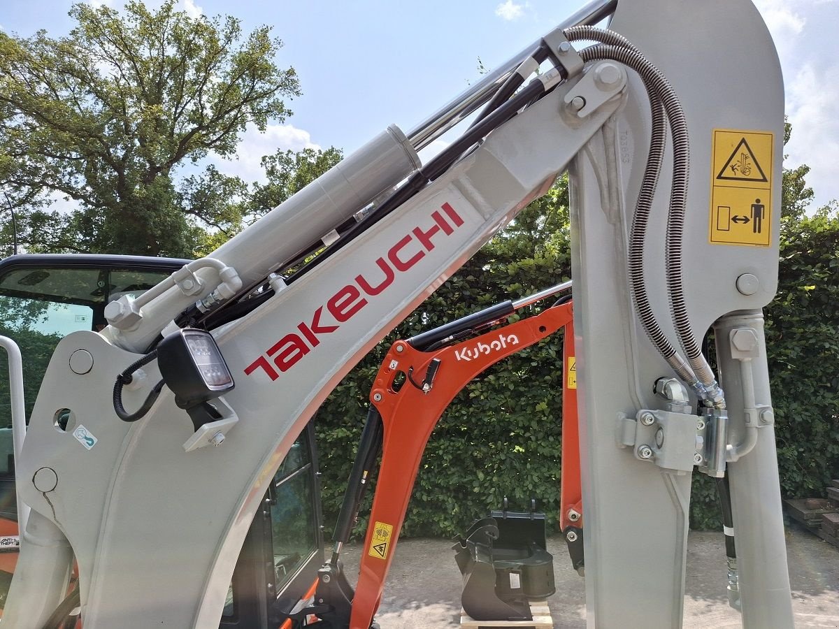 Minibagger des Typs Takeuchi TB320, Neumaschine in Donkerbroek (Bild 5)