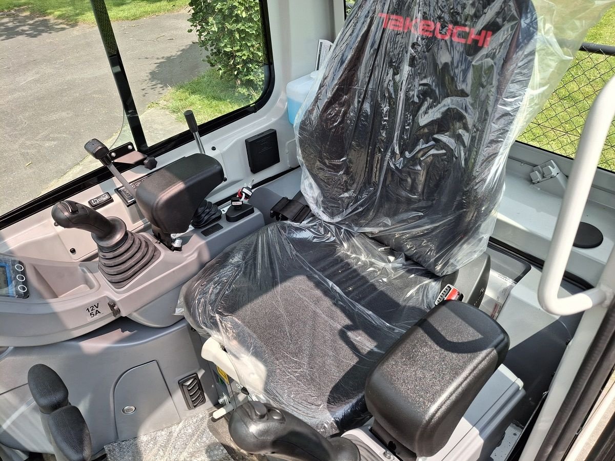 Minibagger des Typs Takeuchi TB320, Neumaschine in Donkerbroek (Bild 7)