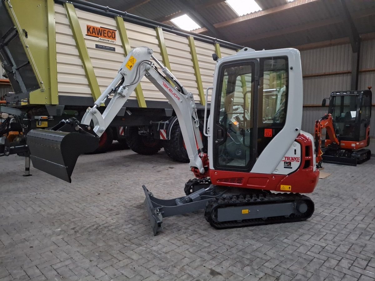Minibagger des Typs Takeuchi TB320, Neumaschine in Donkerbroek (Bild 1)