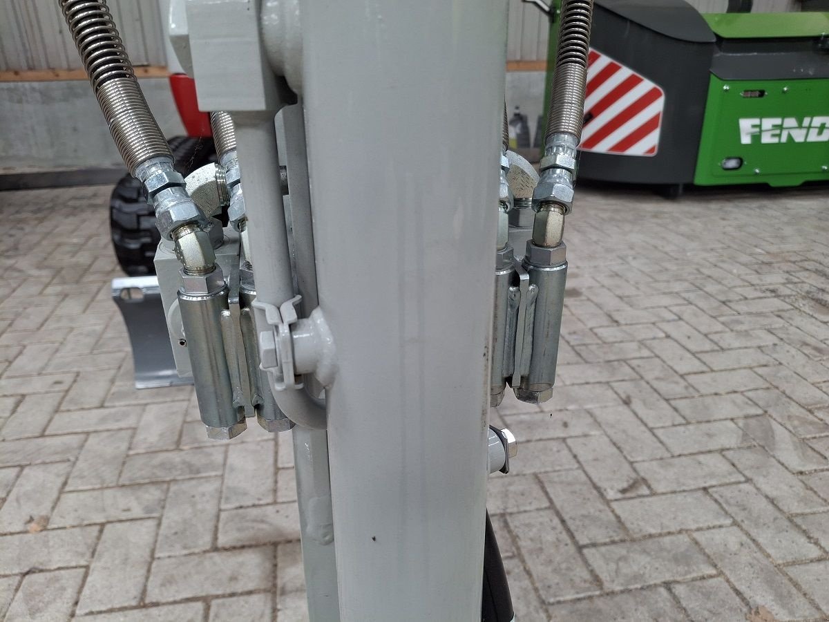 Minibagger des Typs Takeuchi TB320, Neumaschine in Donkerbroek (Bild 5)