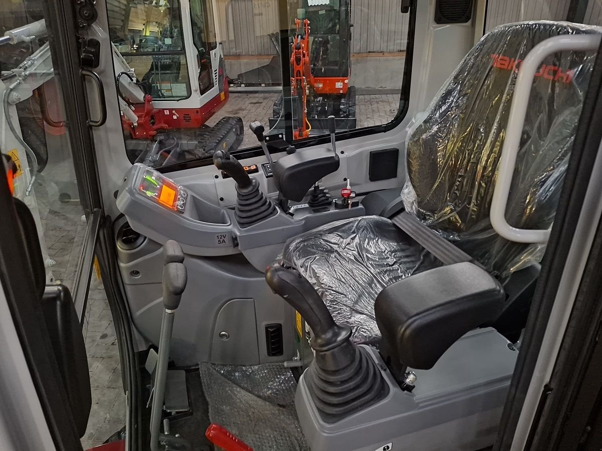 Minibagger des Typs Takeuchi TB320, Neumaschine in Donkerbroek (Bild 7)