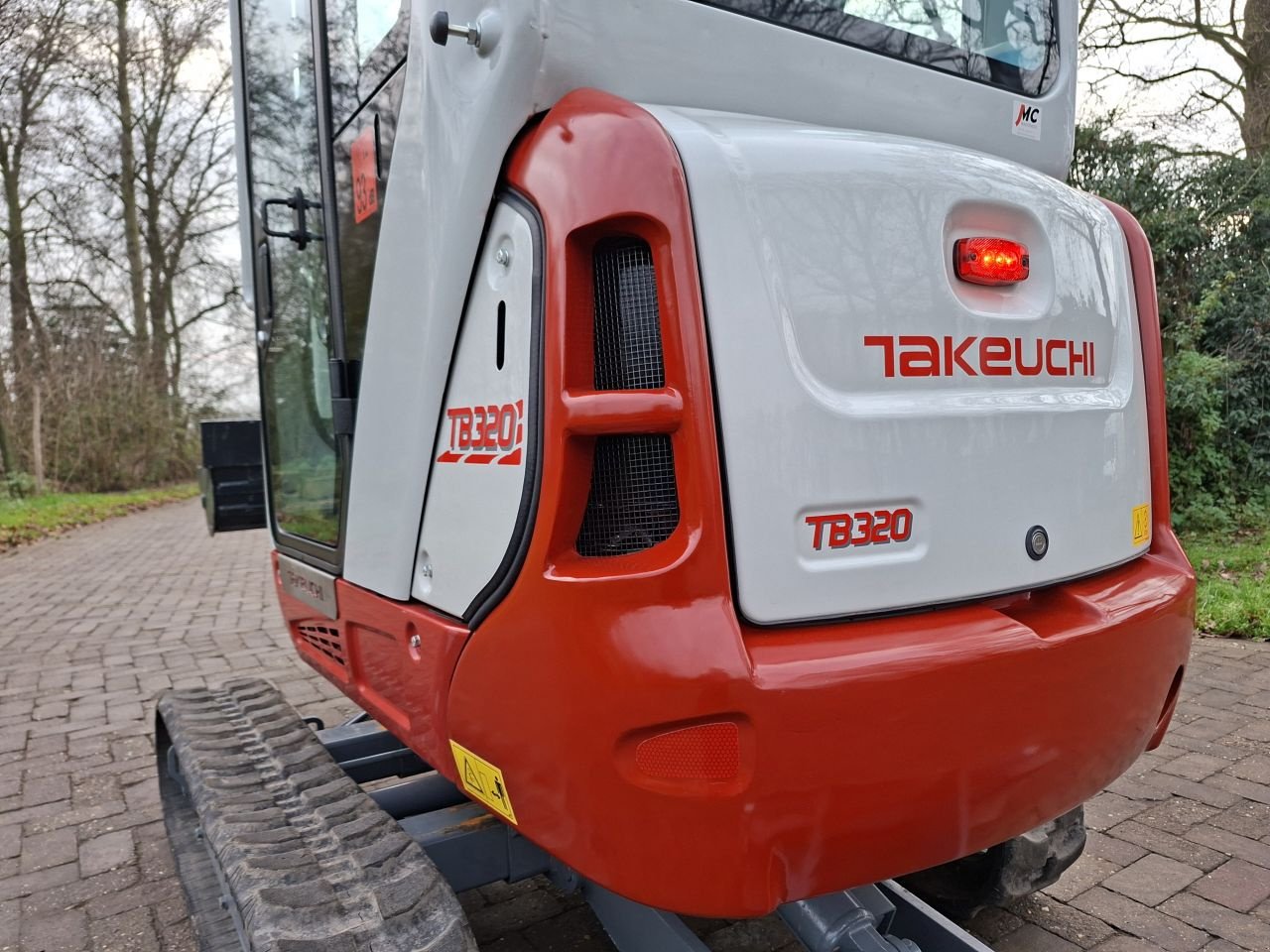 Minibagger des Typs Takeuchi TB320, Gebrauchtmaschine in Terschuur (Bild 3)