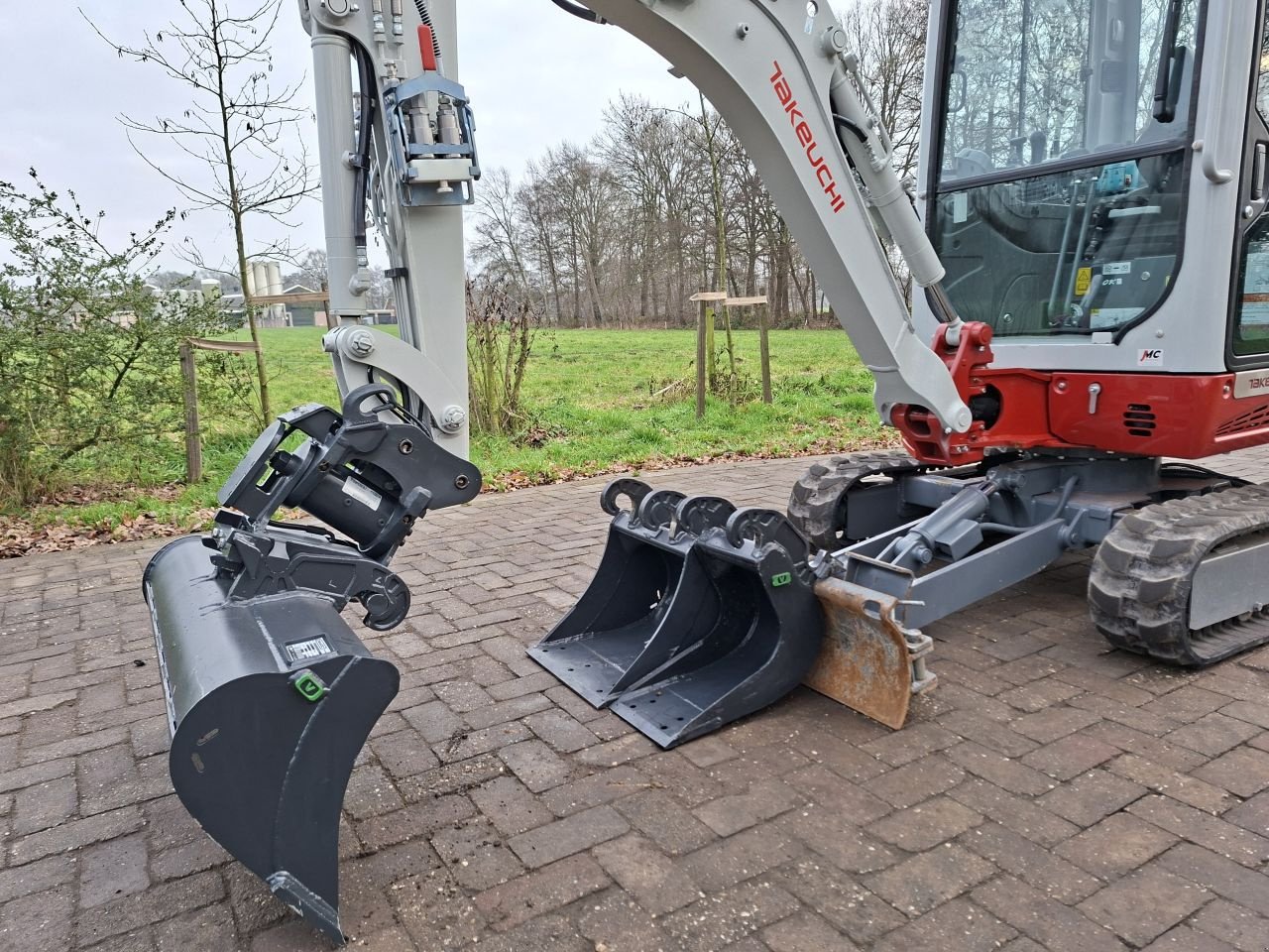Minibagger des Typs Takeuchi TB320, Gebrauchtmaschine in Terschuur (Bild 5)