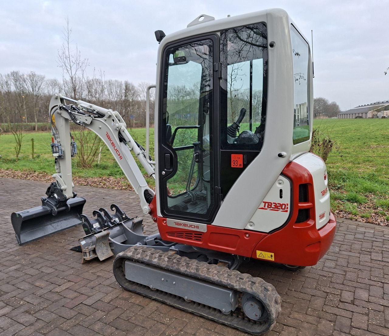 Minibagger des Typs Takeuchi TB320, Gebrauchtmaschine in Terschuur (Bild 2)