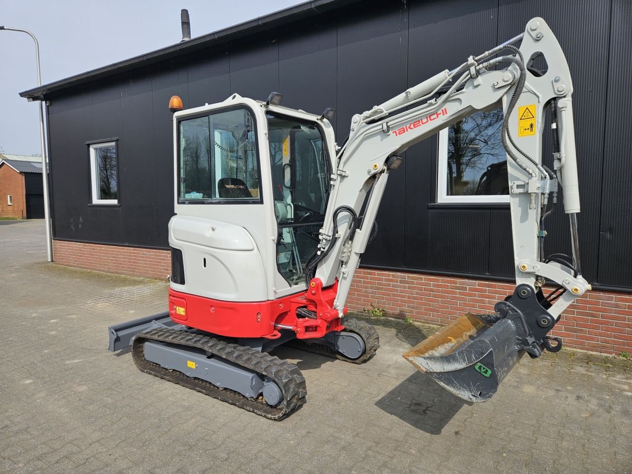 Minibagger типа Takeuchi TB325R, Gebrauchtmaschine в Haaksbergen (Фотография 3)