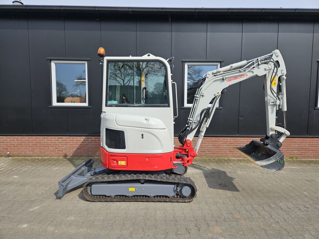 Minibagger типа Takeuchi TB325R, Gebrauchtmaschine в Haaksbergen (Фотография 2)