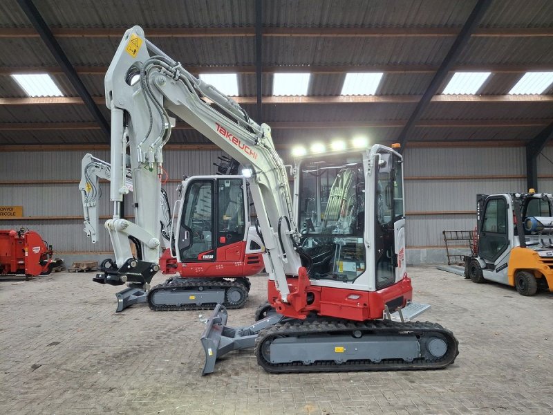 Minibagger tip Takeuchi TB335R, Gebrauchtmaschine in Donkerbroek (Poză 1)