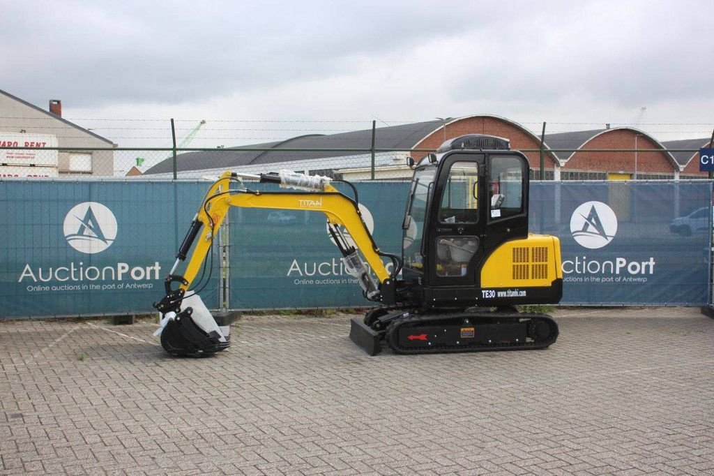 Minibagger du type Titan TE30, Neumaschine en Antwerpen (Photo 1)