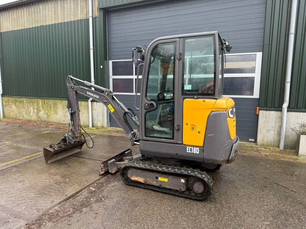 Minibagger du type Volvo EC 18 D, Gebrauchtmaschine en Wijdewormer (Photo 5)