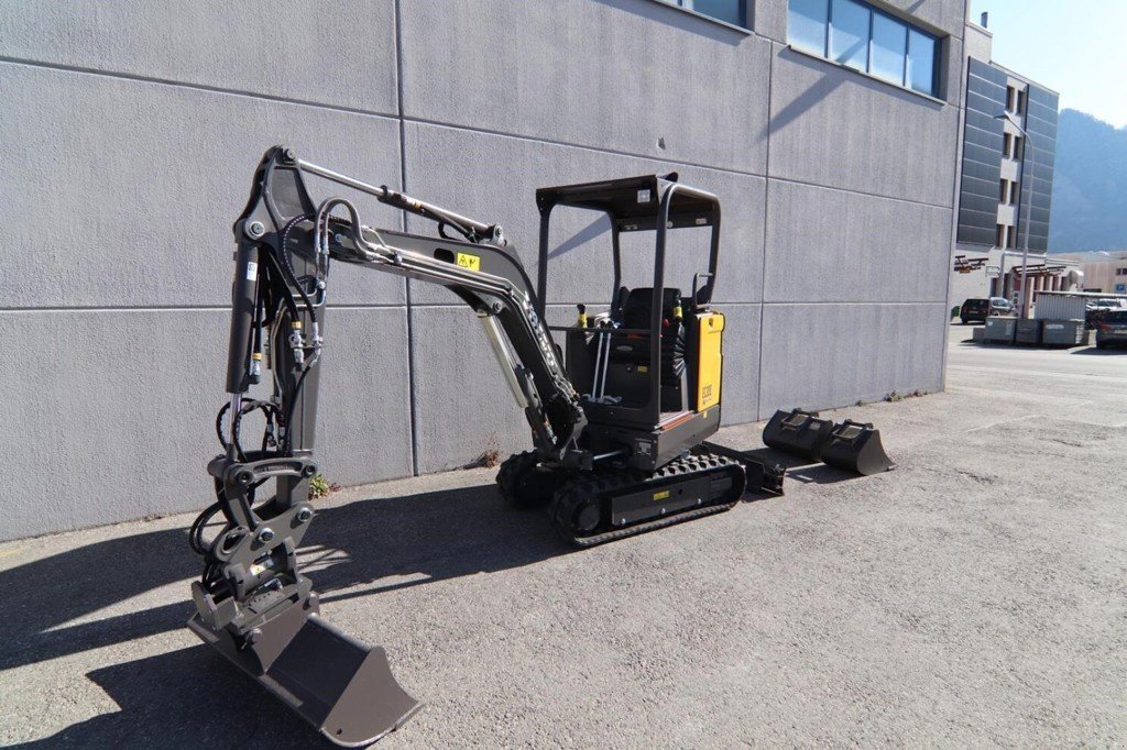 Minibagger des Typs Volvo EC 20 E, Neumaschine in Landquart (Bild 1)