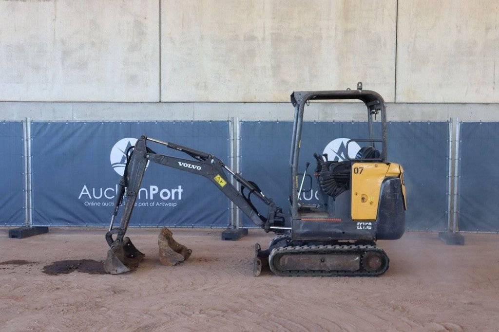 Minibagger des Typs Volvo EC15D, Gebrauchtmaschine in Antwerpen (Bild 2)