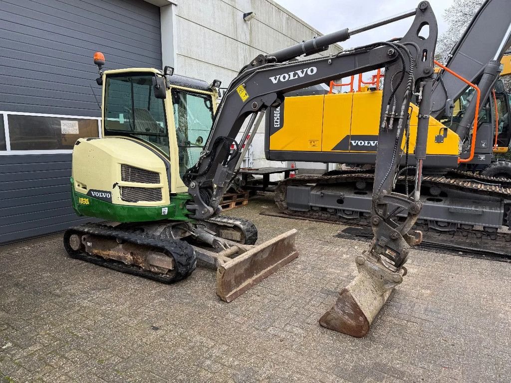 Minibagger des Typs Volvo EC35D 3buckets, Gebrauchtmaschine in Doetinchem (Bild 4)