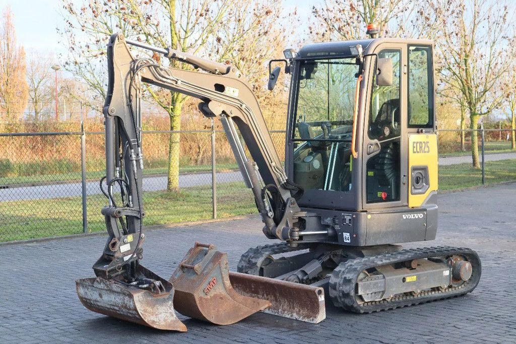 Minibagger tip Volvo ECR25 ELECTRIC JECR25D TILTBUCKET BUCKET LOW HOURS, Gebrauchtmaschine in Marknesse (Poză 2)