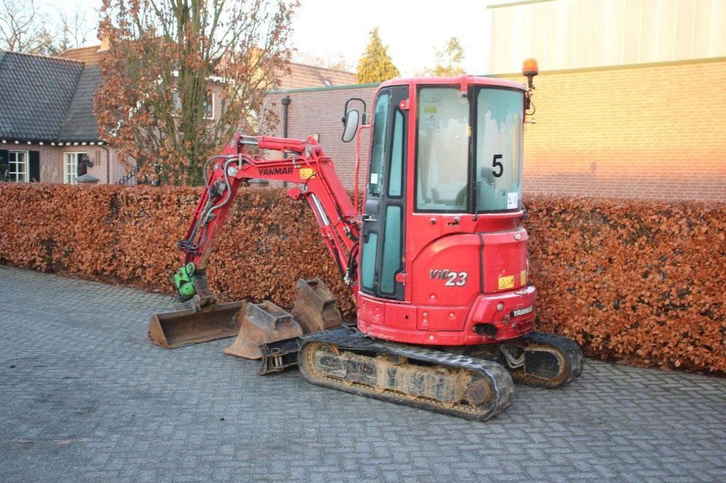 Minibagger du type Yanmar VIO23-6, Gebrauchtmaschine en Antwerpen (Photo 3)