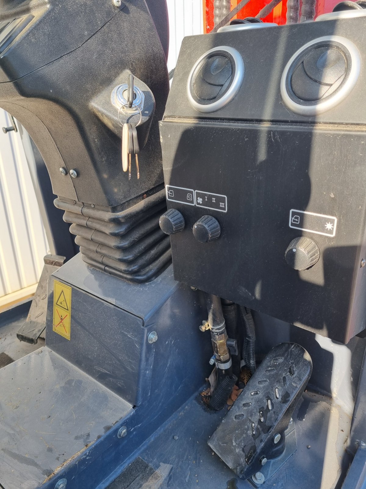 Minibaggerlader типа Reil & Eichinger Minilader Toyo 826 Mietparkmaschine Abverkauf Reil & Eichinger, Gebrauchtmaschine в Nittenau (Фотография 5)