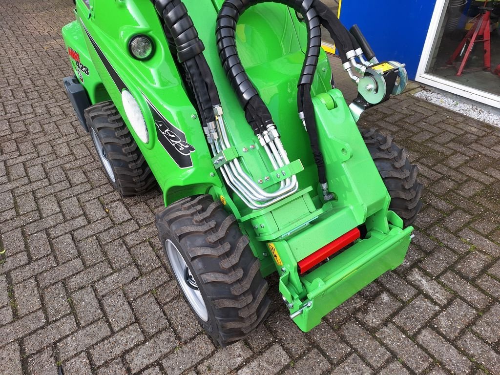 Mobilbagger des Typs Avant 423 TDL, Neumaschine in WENUM WIESEL (Bild 2)