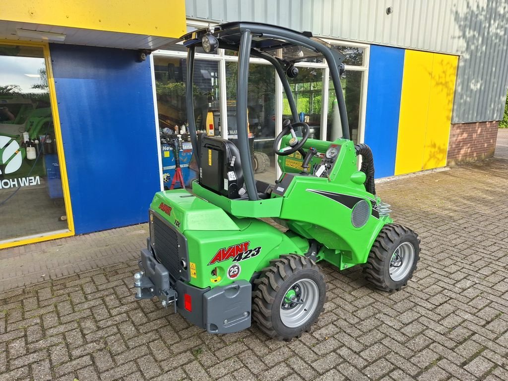 Mobilbagger des Typs Avant 423 TDL, Neumaschine in WENUM WIESEL (Bild 3)