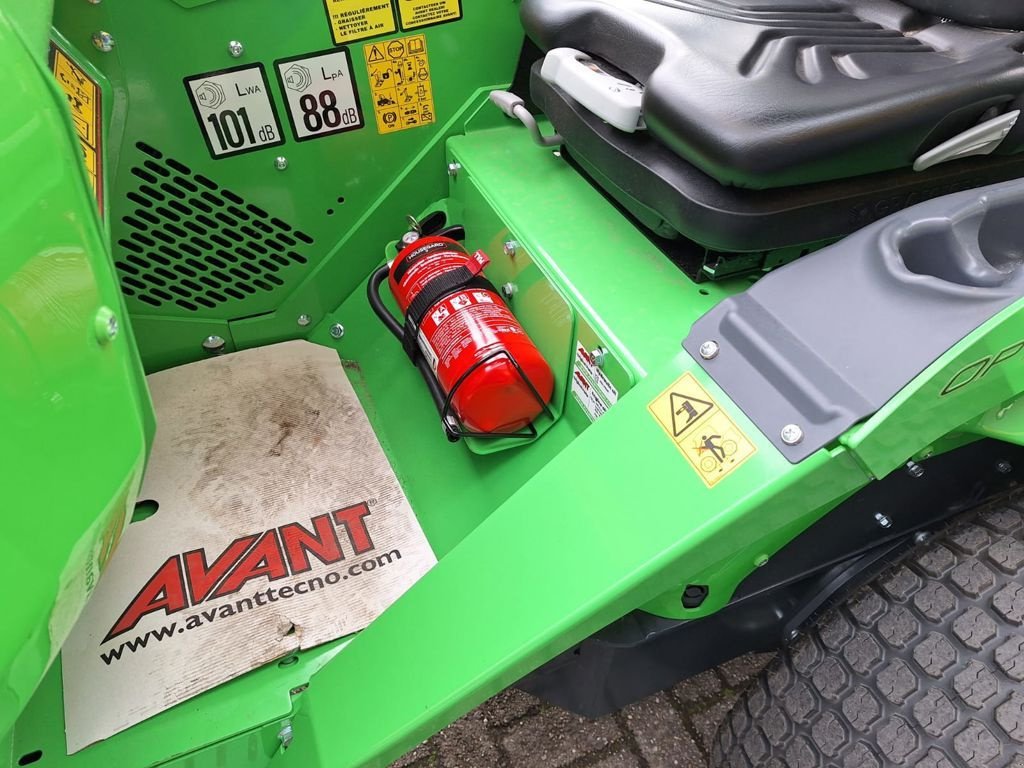 Mobilbagger des Typs Avant 755i TDL, Neumaschine in WENUM WIESEL (Bild 5)