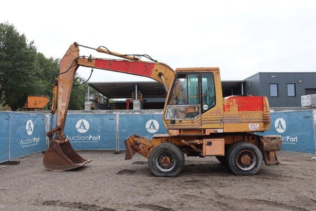 Mobilbagger des Typs Case 688B-P, Gebrauchtmaschine in Antwerpen (Bild 2)