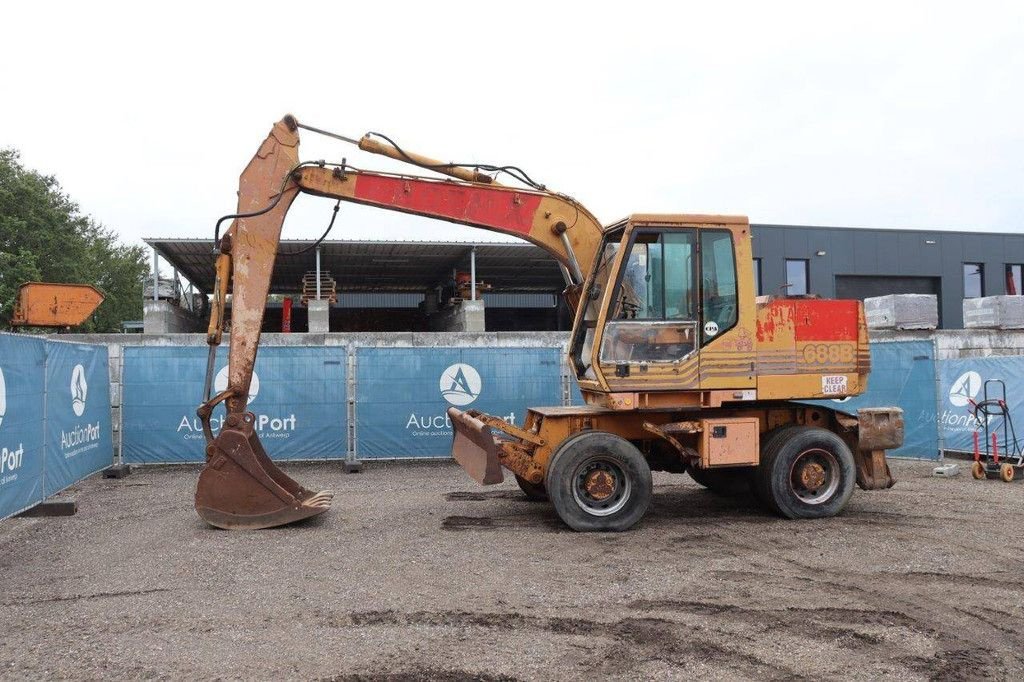 Mobilbagger des Typs Case 688B-P, Gebrauchtmaschine in Antwerpen (Bild 1)