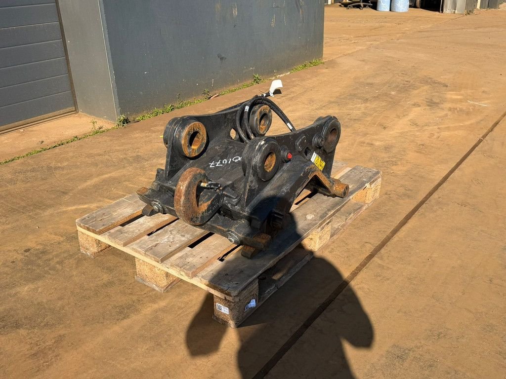 Mobilbagger от тип Caterpillar Quick coupler CW 30 H4N, Gebrauchtmaschine в Velddriel (Снимка 2)