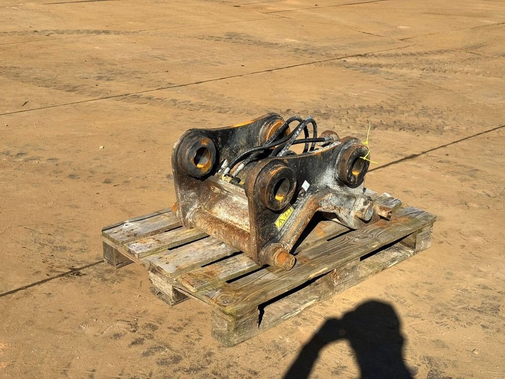 Mobilbagger от тип Caterpillar Quick coupler CW 40 H4N, Gebrauchtmaschine в Velddriel (Снимка 4)