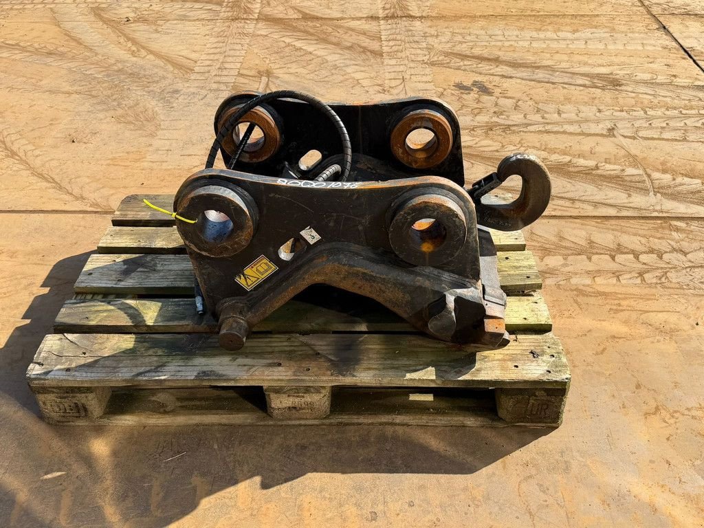 Mobilbagger van het type Caterpillar Quick coupler CW 40 H4N, Gebrauchtmaschine in Velddriel (Foto 1)