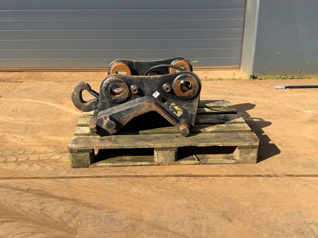 Mobilbagger van het type Caterpillar Quick coupler CW 40 H4N, Gebrauchtmaschine in Velddriel (Foto 5)