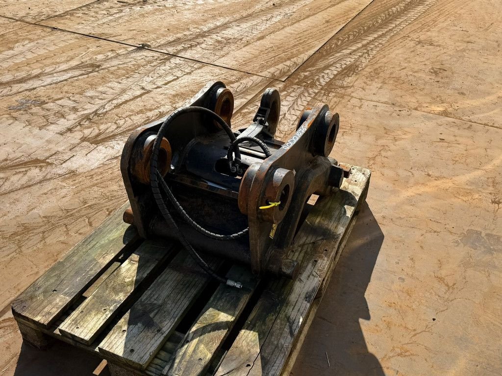 Mobilbagger van het type Caterpillar Quick coupler CW 40 H4N, Gebrauchtmaschine in Velddriel (Foto 6)