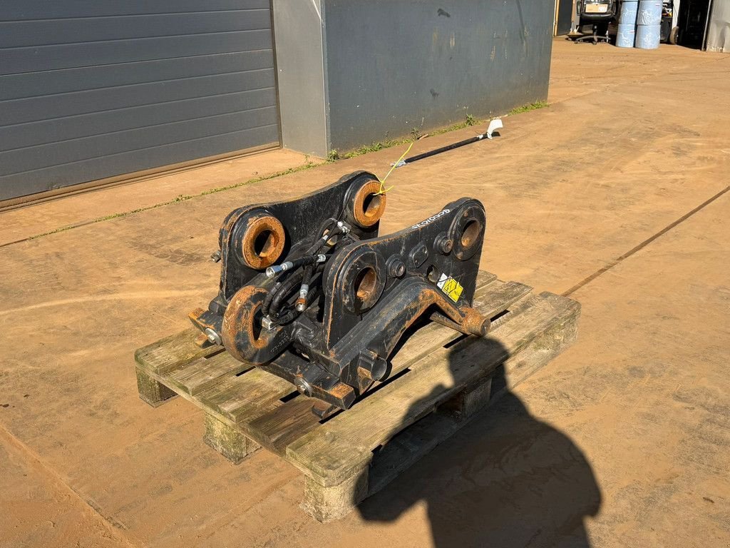 Mobilbagger typu Caterpillar Quick coupler CW 40 H4N, Gebrauchtmaschine v Velddriel (Obrázek 2)