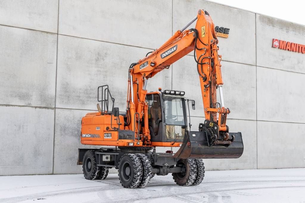Mobilbagger des Typs Doosan DX 140 W-3, Gebrauchtmaschine in Moerbeke (Bild 3)