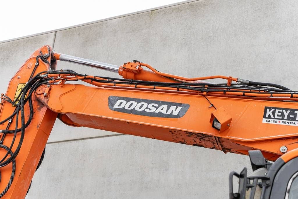 Mobilbagger des Typs Doosan DX 140 W-3, Gebrauchtmaschine in Moerbeke (Bild 10)
