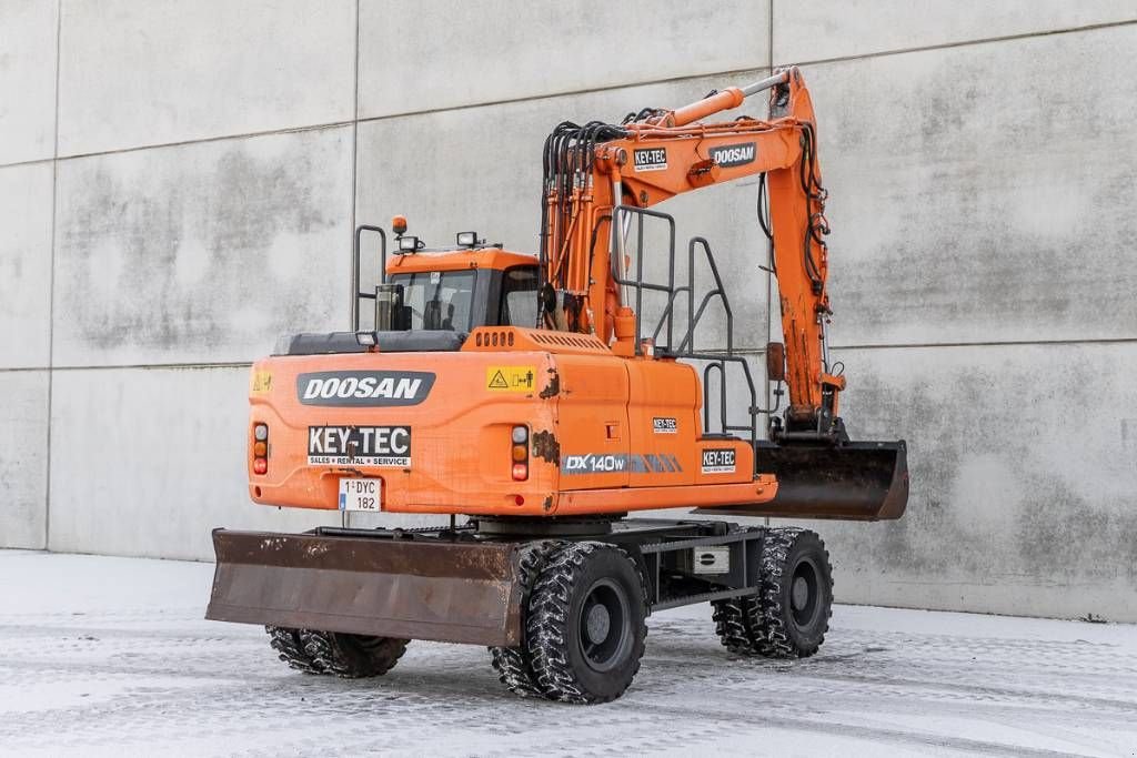 Mobilbagger des Typs Doosan DX 140 W-3, Gebrauchtmaschine in Moerbeke (Bild 5)