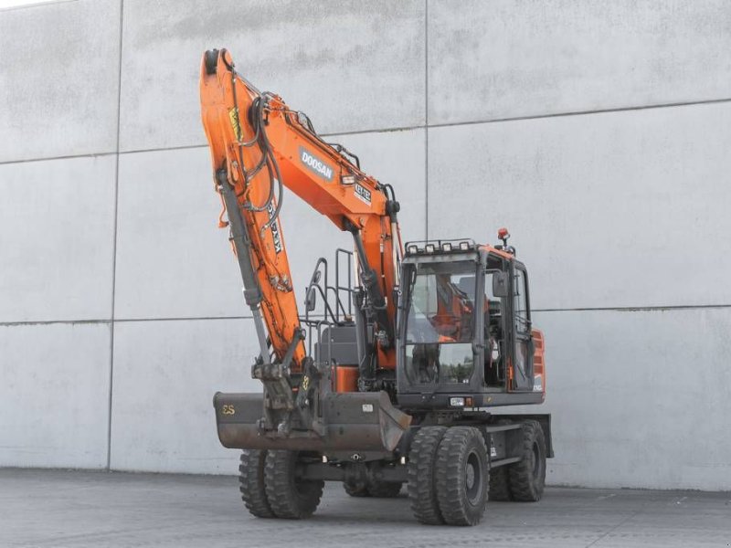 Mobilbagger of the type Doosan DX 140 W, Gebrauchtmaschine in Moerbeke (Picture 1)