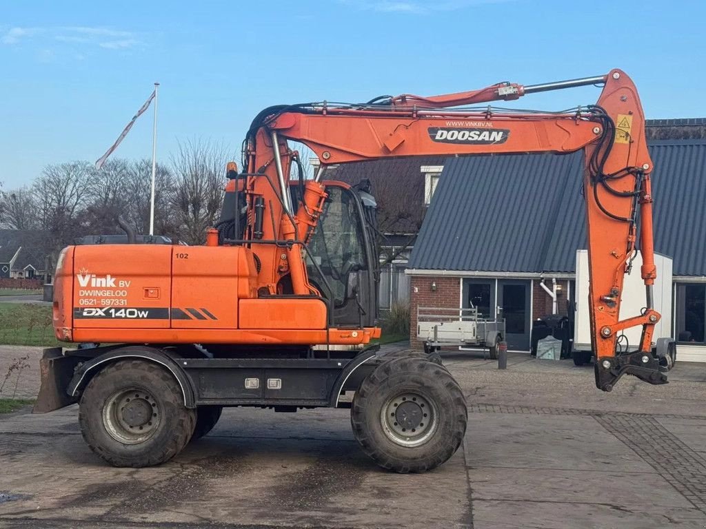 Mobilbagger of the type Doosan Dx 140 W, Gebrauchtmaschine in Ruinerwold (Picture 4)