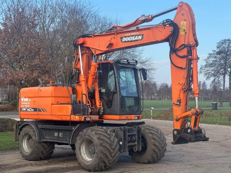 Mobilbagger of the type Doosan Dx 140 W, Gebrauchtmaschine in Ruinerwold