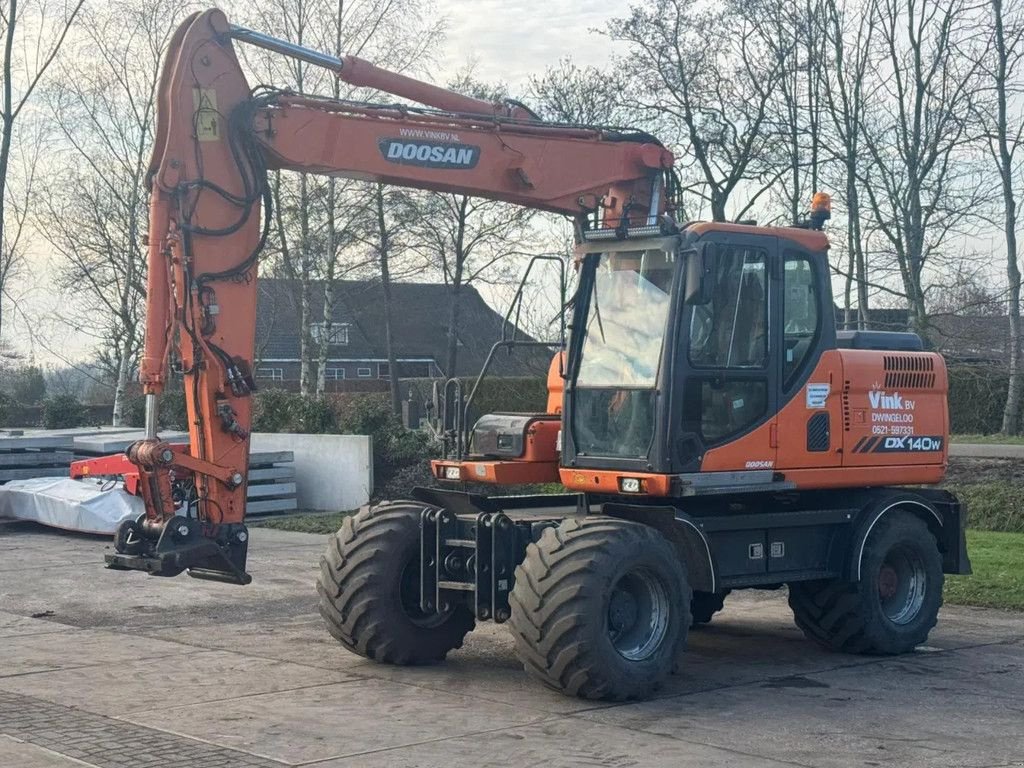 Mobilbagger of the type Doosan Dx 140 W, Gebrauchtmaschine in Ruinerwold (Picture 2)