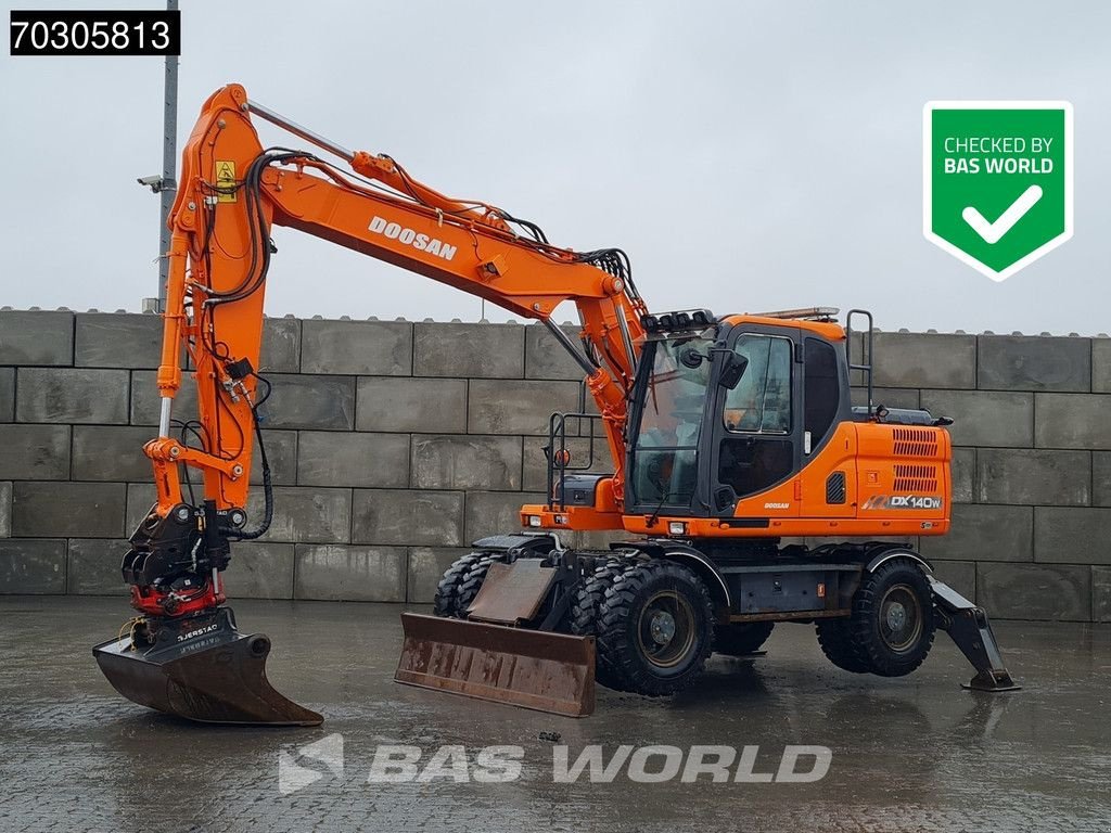 Mobilbagger от тип Doosan DX140W -3 Tiltrotator - 3 Buckets, Gebrauchtmaschine в Veghel (Снимка 1)
