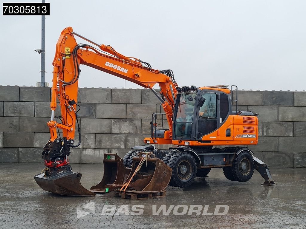 Mobilbagger от тип Doosan DX140W -3 Tiltrotator - 3 Buckets, Gebrauchtmaschine в Veghel (Снимка 2)