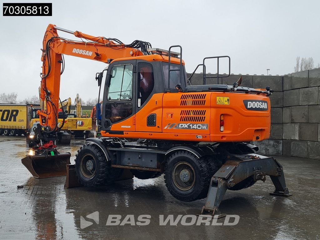 Mobilbagger от тип Doosan DX140W -3 Tiltrotator - 3 Buckets, Gebrauchtmaschine в Veghel (Снимка 3)