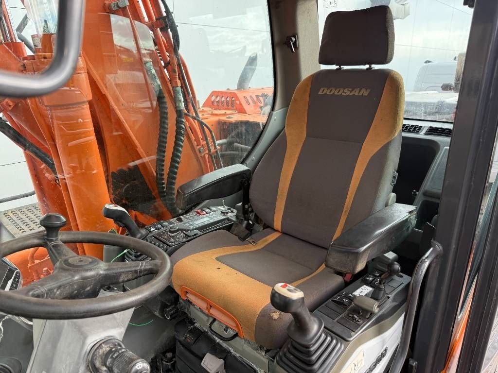 Mobilbagger tip Doosan DX160W-3 - Hammer Lines / Triple Boom, Gebrauchtmaschine in Veldhoven (Poză 9)