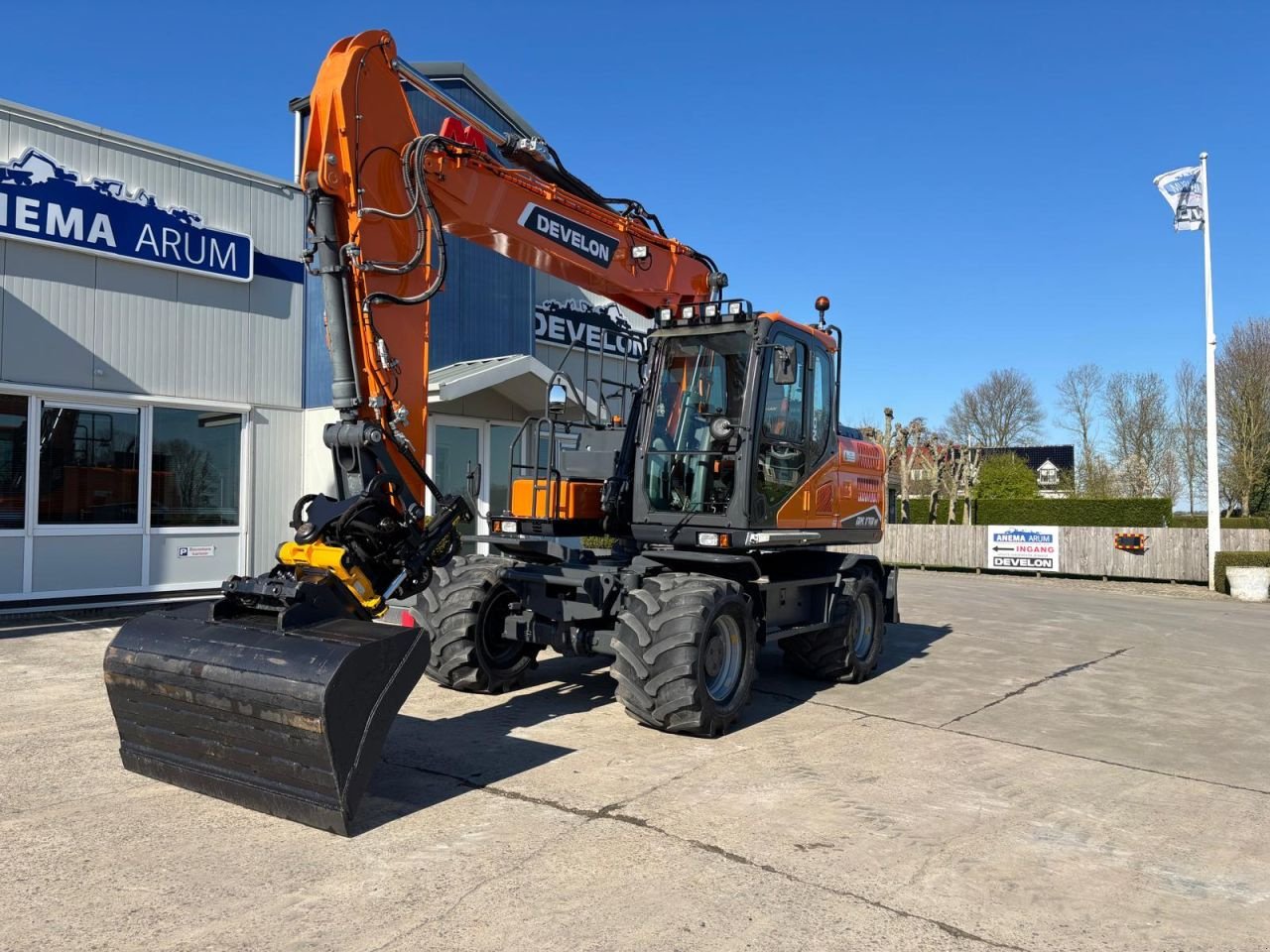 Mobilbagger des Typs Doosan DX170W-5, Gebrauchtmaschine in Arum (Bild 3)
