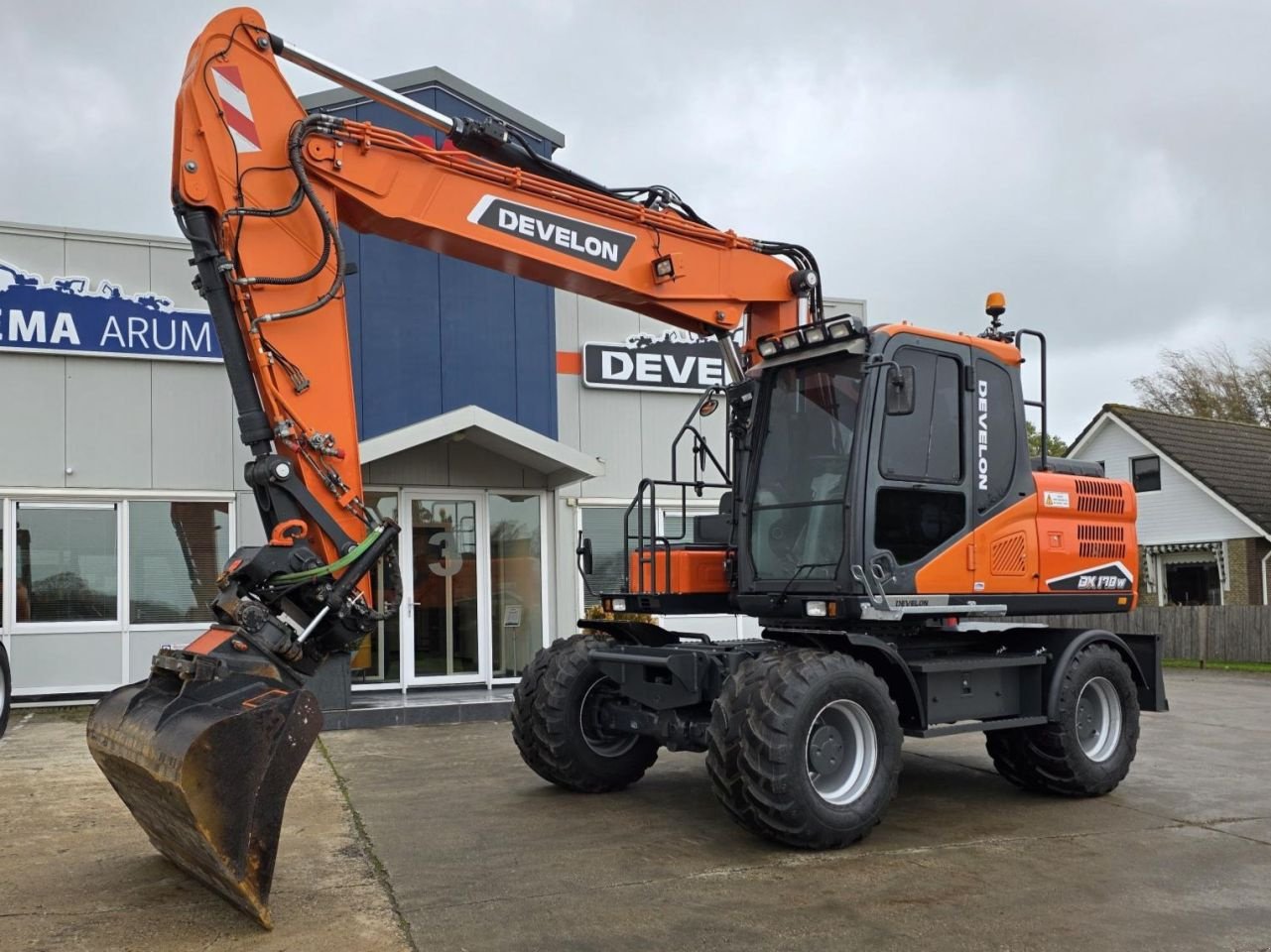 Mobilbagger of the type Doosan DX170W-5, Gebrauchtmaschine in Arum (Picture 2)
