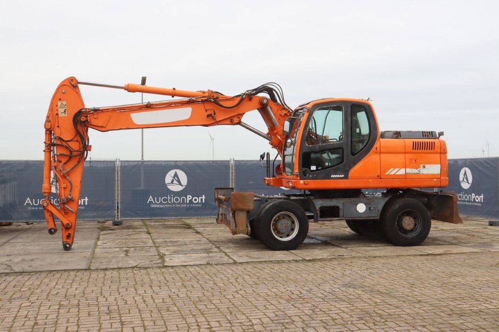 Mobilbagger of the type Doosan DX190W, Gebrauchtmaschine in Antwerpen (Picture 1)
