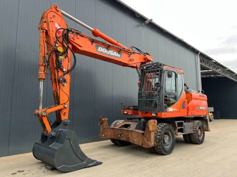 Doosan DX210W, Gebrauchtmaschine, Baujahr: 2014 (Bild 1) Mobilbagger des Typs Doosan DX210W, Gebrauchtmaschine in Venlo (Bild 1)