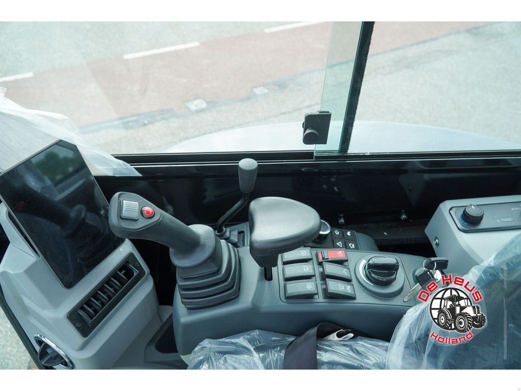 Mobilbagger des Typs Eurotrac HE36SR, Neumaschine in MIJNSHEERENLAND (Bild 11)