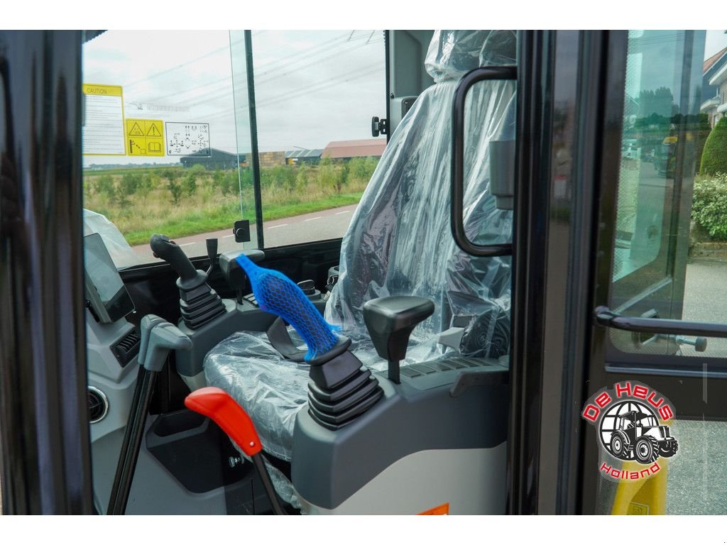 Mobilbagger des Typs Eurotrac HE36SR, Neumaschine in MIJNSHEERENLAND (Bild 10)