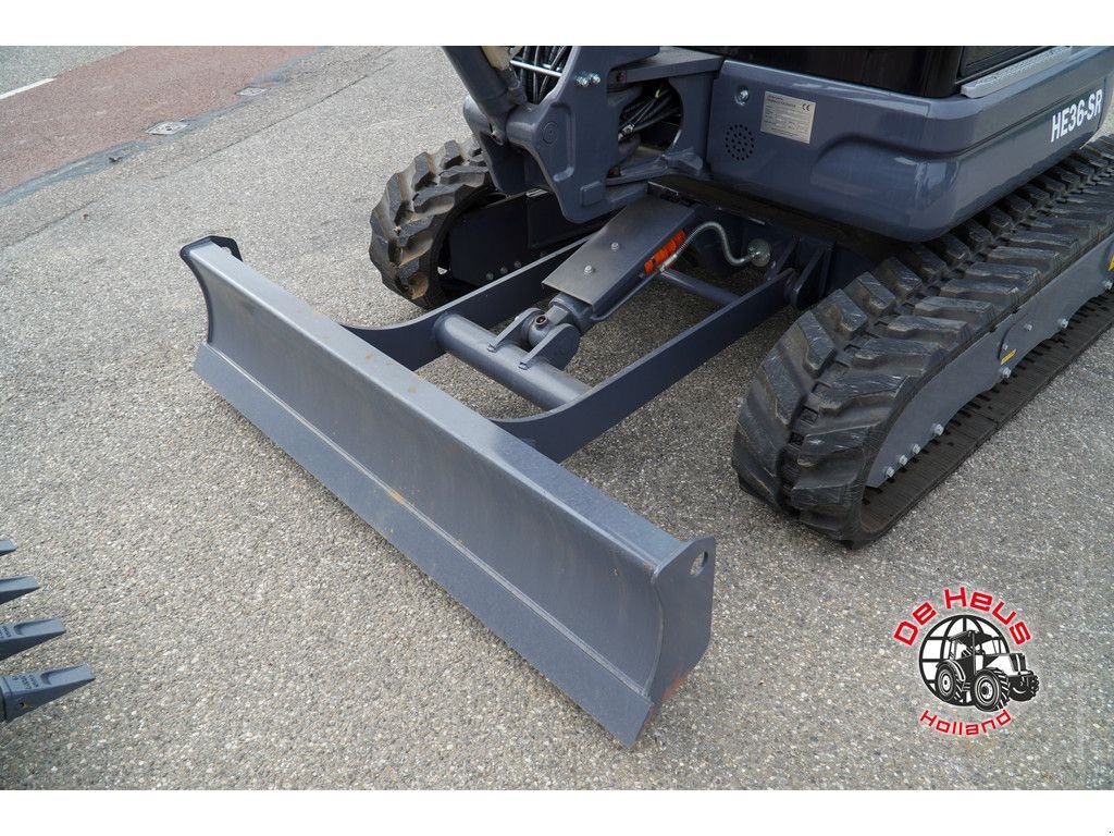 Mobilbagger des Typs Eurotrac HE36SR, Neumaschine in MIJNSHEERENLAND (Bild 9)